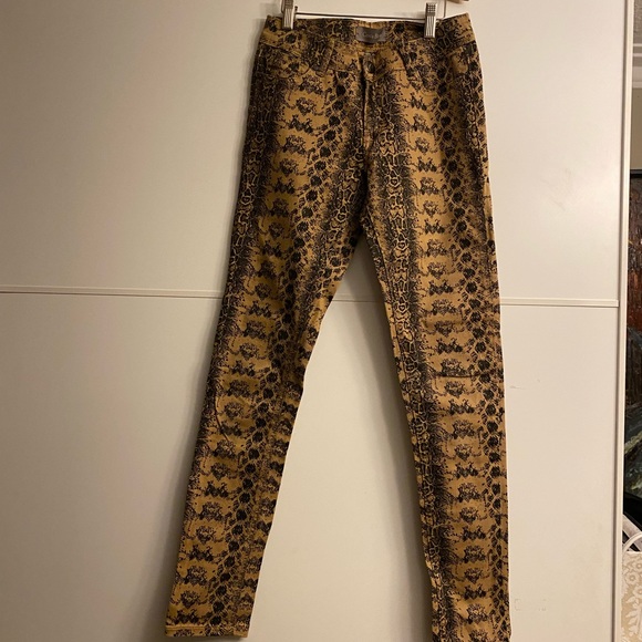 LAST DAY TO BUY!! Snakeprint Jean. Last day to buy - Picture 1 of 5